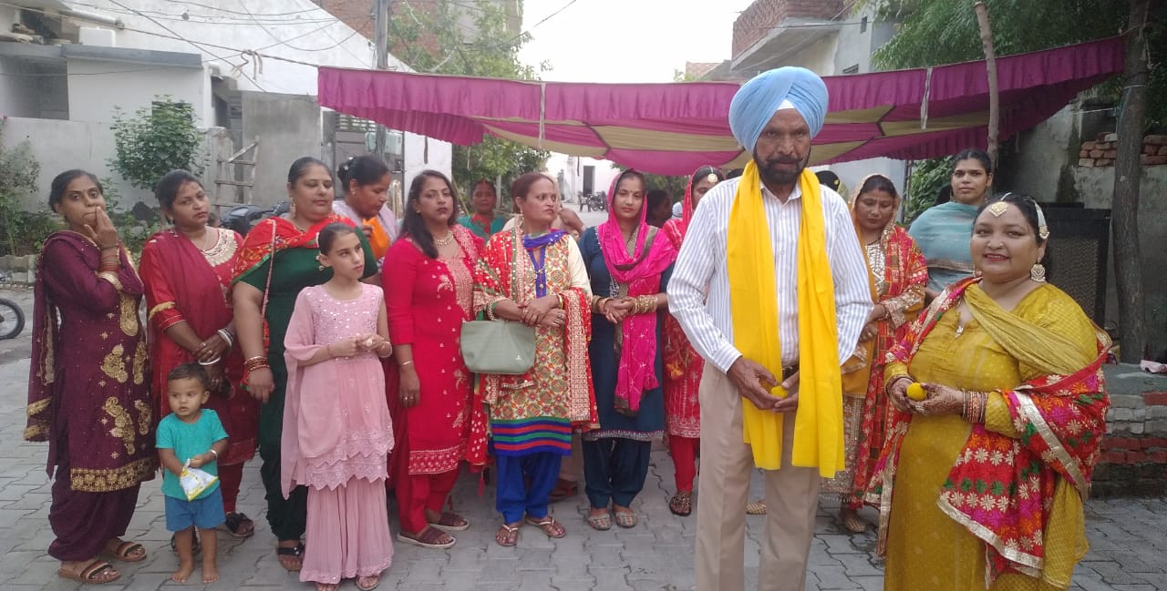 Nari Shakti Ekjut Manch organized a cultural program on the occasion of Teej festival at Ambedkar Nagar.